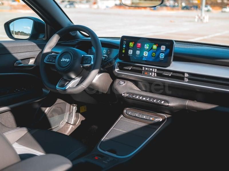 Nuevo Jeep Avenger Overland 145 CV (106 kW) 2025 Gris / plata SUV