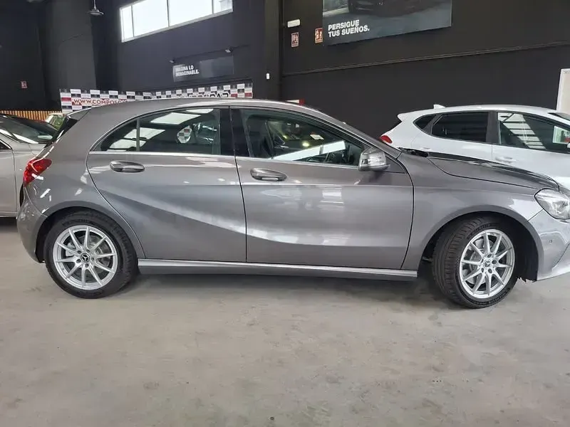Usado Mercedes A250 218 CV (160 kW) 2017 Gris / plata Utilitario