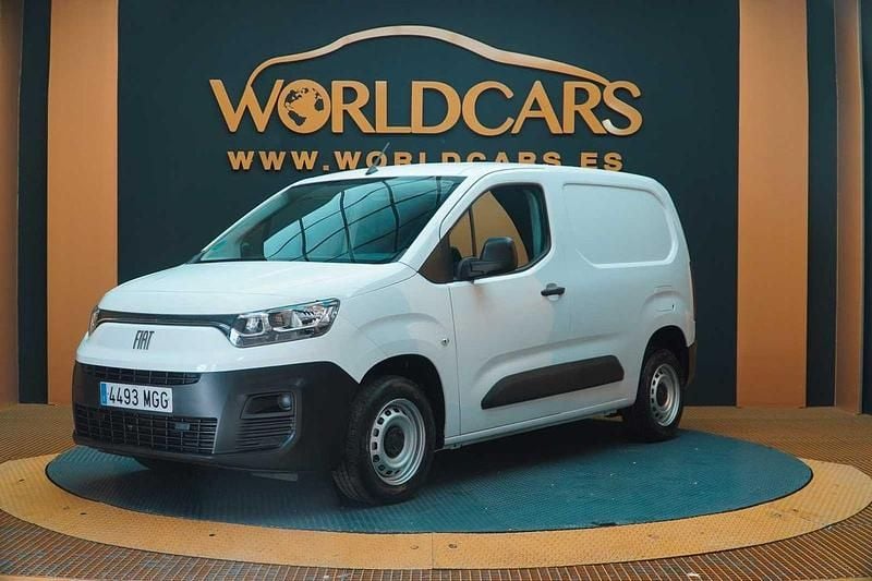 Usado Fiat Doblò 102 CV (75 kW) 2023 Blanco Monovolumen