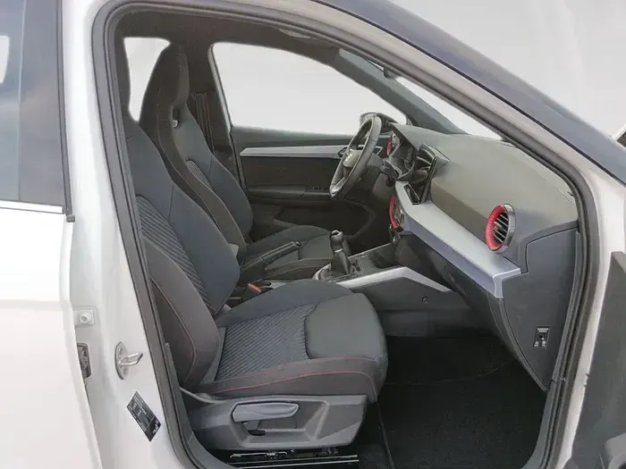 Usado Seat Arona FR 115 CV (84 kW) 2025 Blanco SUV