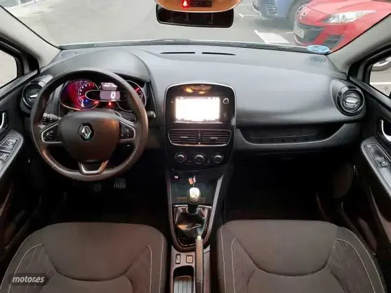 Usado Renault Clio LIMITED 90 CV (66 kW) 2019 Plateado
