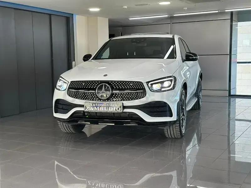 Usado Mercedes GLC300e 306 CV (225 kW) 2020 Blanco Coupe