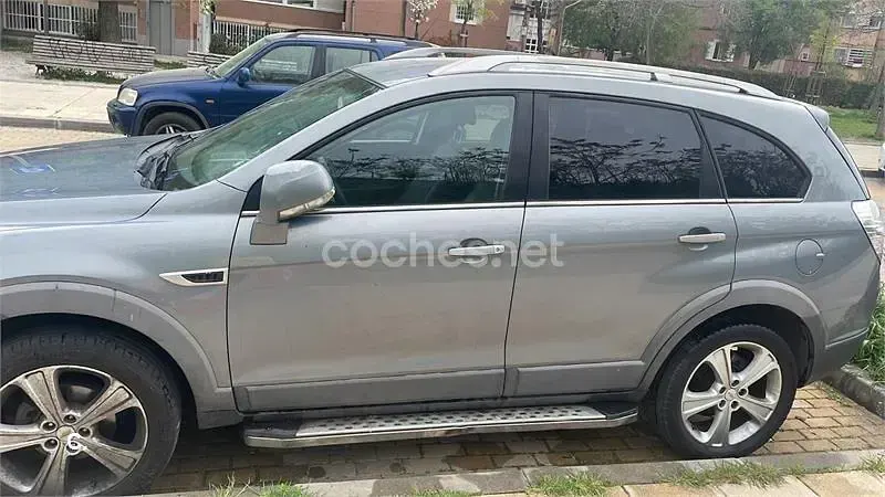 Usado Chevrolet Captiva LTZ 184 CV (135 kW) 2012 Gris / plata SUV
