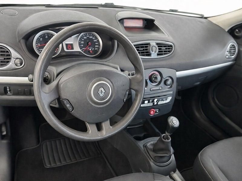 Begagnad Renault Clio II Business 70 HK (51 kW) 2009 Brun Sedan