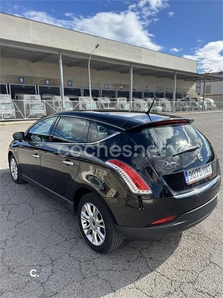 Usado Lancia Delta Gold 120 CV (88 kW) 2012 Negro Utilitario