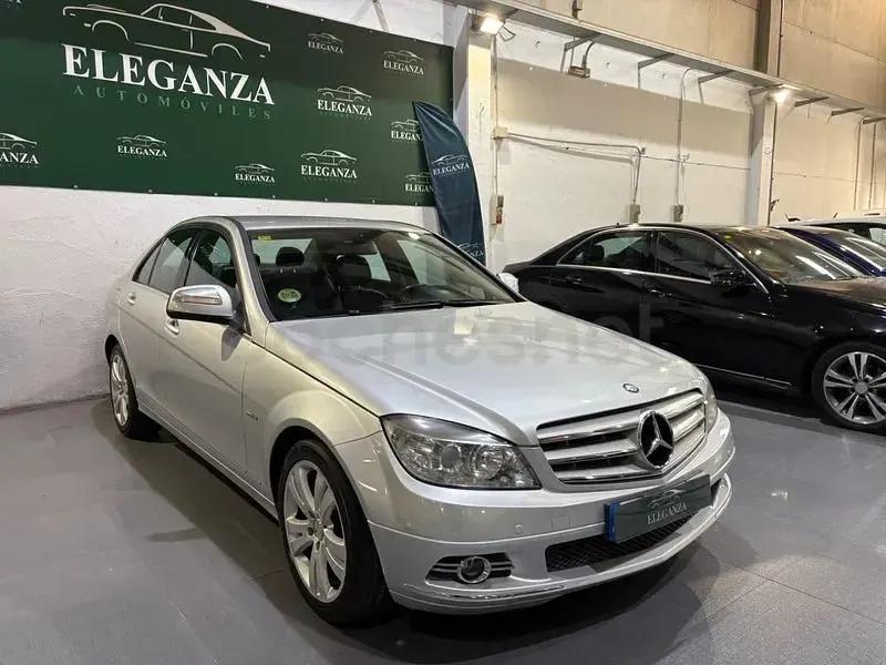 Usado Mercedes C220 Avantgarde 150 CV (110 kW) 2007 Gris / plata Berlina