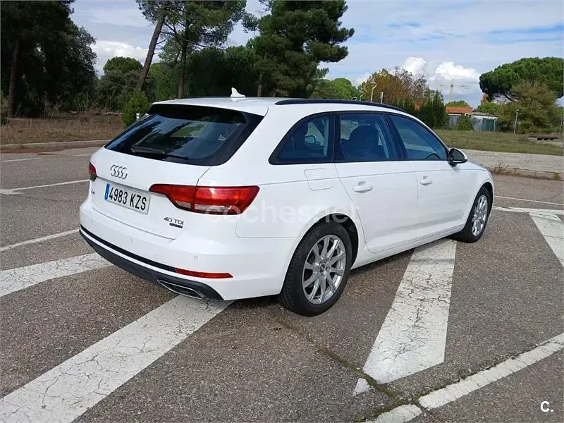 Usado Audi A4 Advanced Plus 190 CV (139 kW) 2019 Blanco Familiar