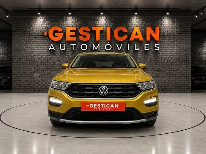 Usado VW T-Roc Edition 110 CV (80 kW) 2021 Amarillo SUV