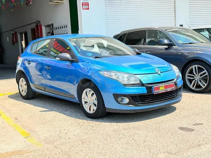 Usado Renault Mégane III Authentique 110 CV (80 kW) 2012 Azul Berlina