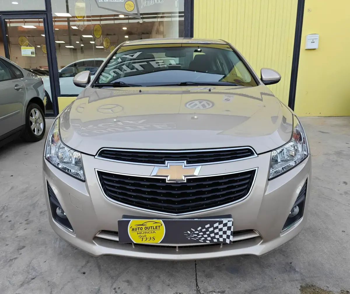 Usado Chevrolet Cruze LT 130 CV (95 kW) 2014 Amarillo Berlina