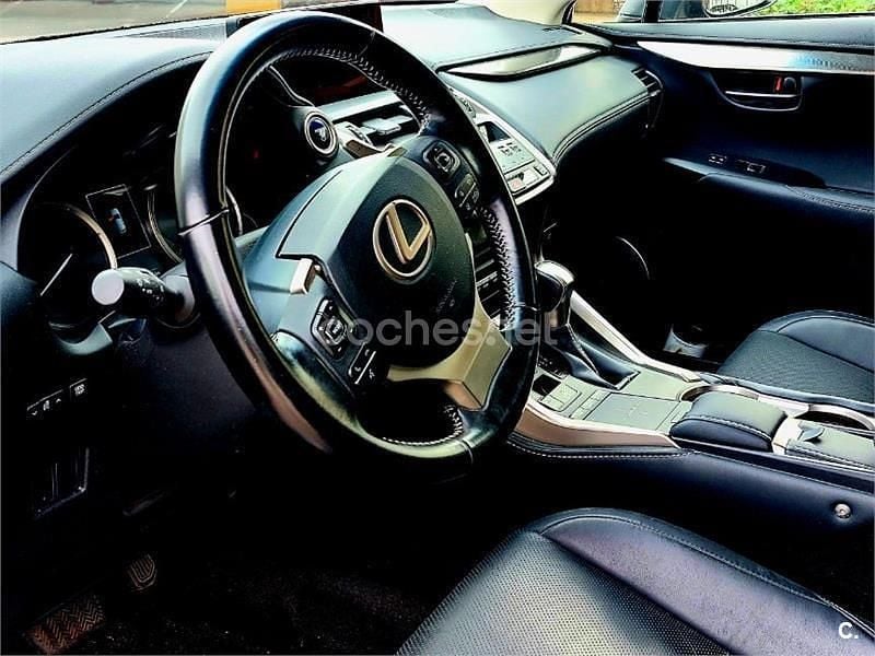 Usado Lexus NX300h Executive Line 197 CV (144 kW) 2019 Gris / plata SUV