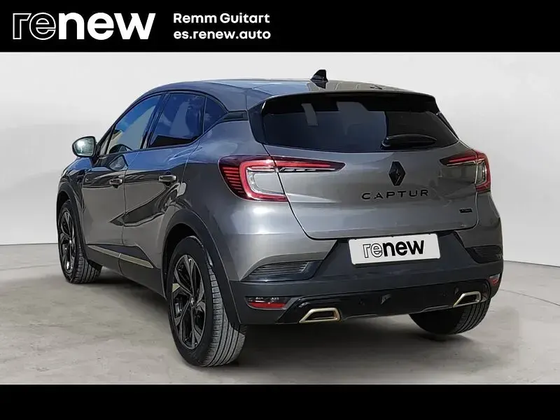 Używany Renault Captur Engineered 145 KM (106 kW) 2022 Szary SUV