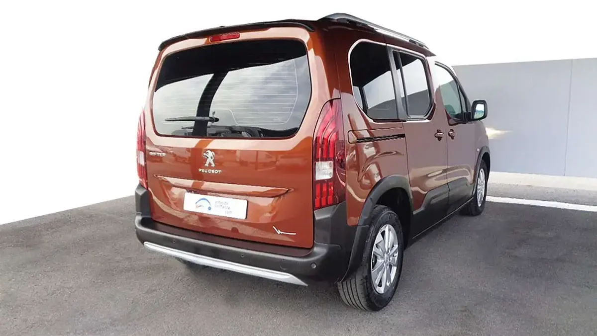 Usado Peugeot Rifter Allure 101 CV (74 kW) 2021 Marrón Monovolumen