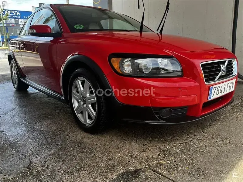 Usado Volvo C30 Momentum 100 CV (73 kW) 2006 Rojo Utilitario