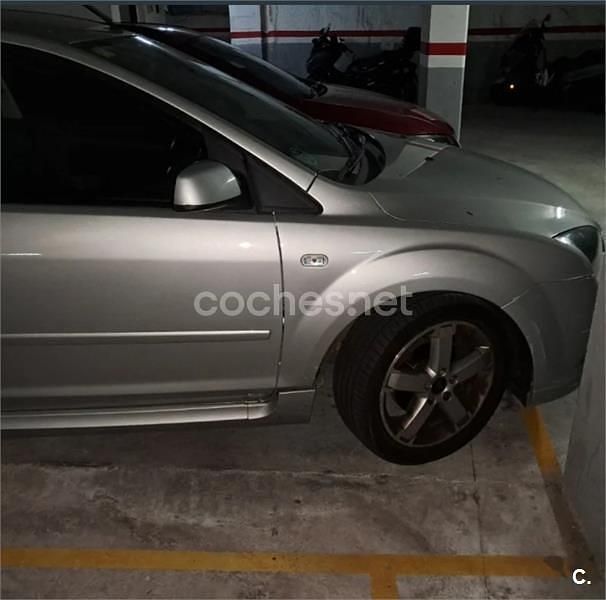 Usado Ford Focus Sport 115 CV (84 kW) 2006 Gris / plata Berlina