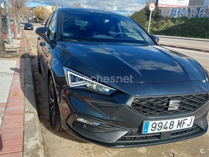 Gris / plata Usado 2023 Seat Leon FR Berlina | 24.299 € (Precio justo) - Imagen 1/4