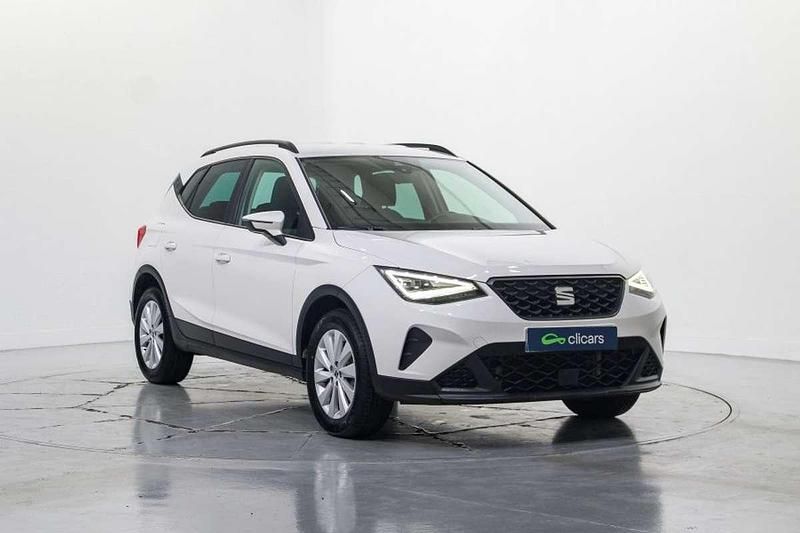 Usado Seat Arona Style 110 CV (80 kW) 2022 Blanco SUV