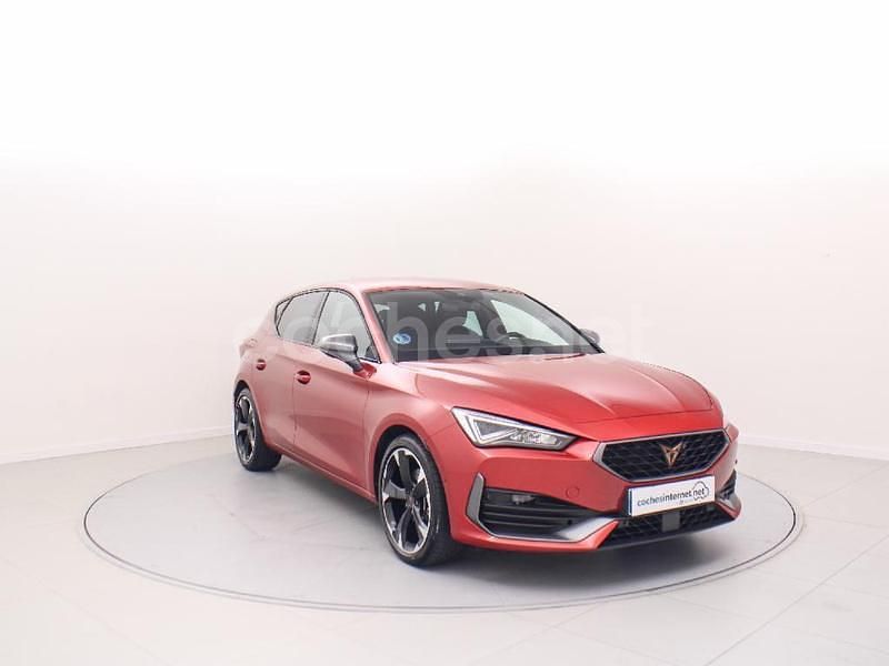 Rojo Usado 2024 Cupra Leon Berlina | 26.900 € (Precio justo) - Imagen 1/4