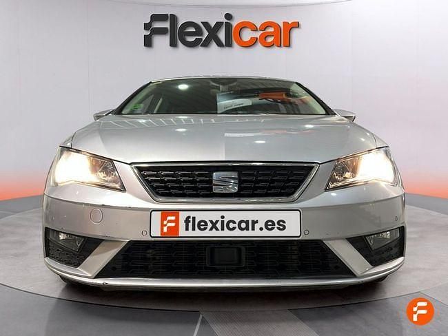 Usado Seat Leon Style 130 CV (95 kW) 2020 Gris Berlina