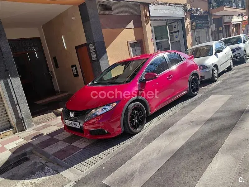 Usado Honda Civic Sport 100 CV (73 kW) 2012 Rojo Berlina