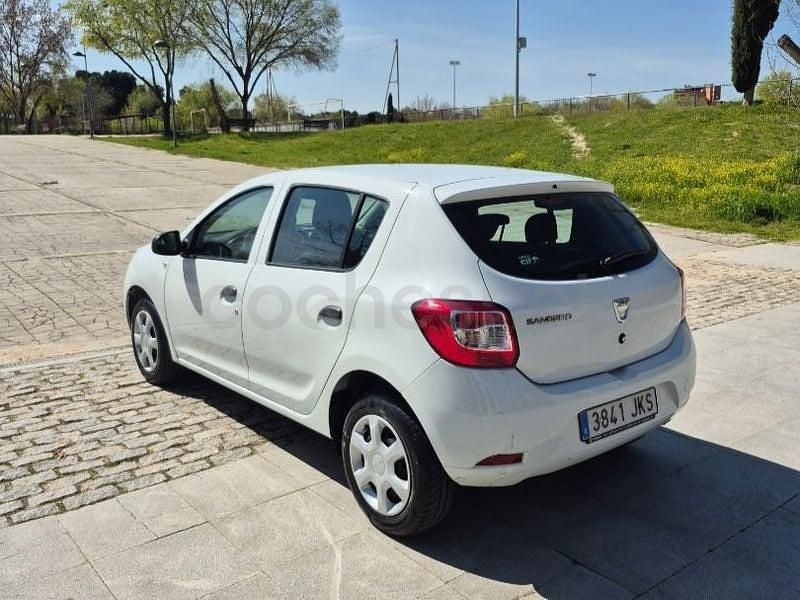 Usado Dacia Sandero Ambiance 75 CV (55 kW) 2016 Blanco Berlina