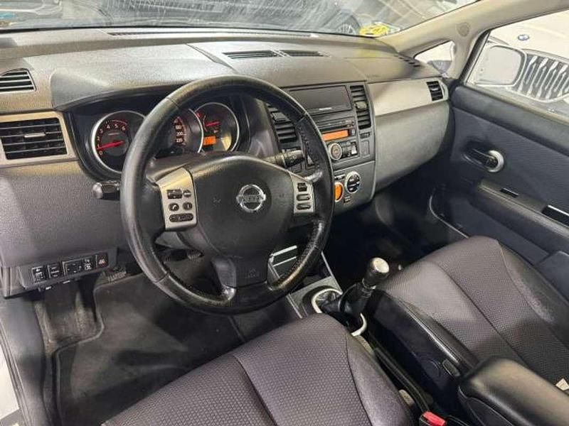 Usado Nissan Tiida Tekna 106 HP (77 kW) 2009 Prateado Citadino