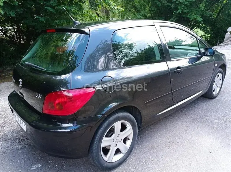 Usado Peugeot 307 110 CV (80 kW) 2003 Negro Berlina