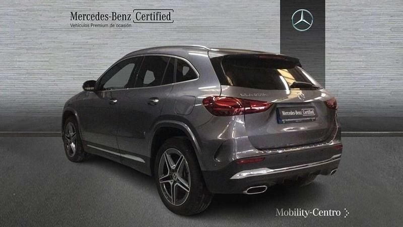 Usado Mercedes GLA250 218 CV (160 kW) 2024 Gris SUV