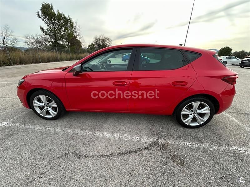 Usado Seat Leon FR 204 CV (150 kW) 2022 Rojo Berlina