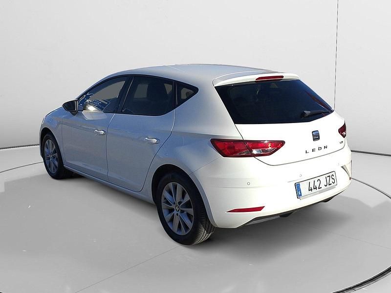 Usado Seat Leon Style Plus 117 CV (86 kW) 2017 Blanco Utilitario