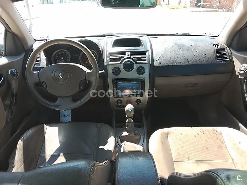 Usado Renault Mégane Cabriolet Dynamique 120 CV (88 kW) 2004 Negro Descapotable