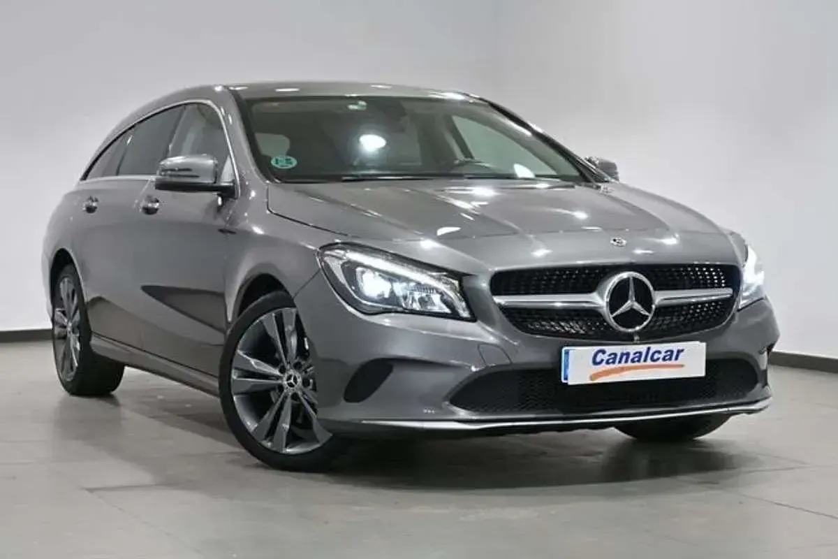 Usado Mercedes CLA200 Shooting Brake 150 CV (110 kW) 2019 Gris Familiar