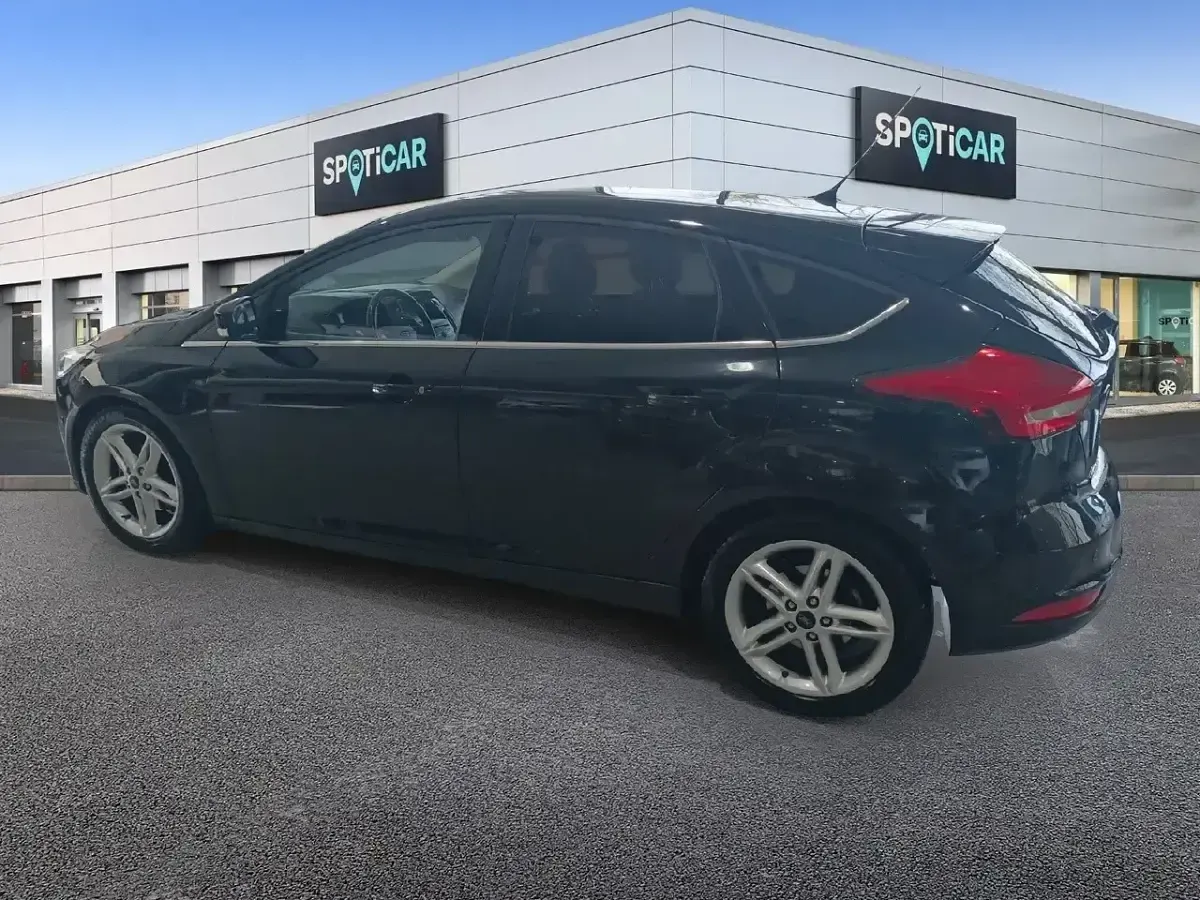 Usado Ford Focus Titanium 125 CV (91 kW) 2016 Negro Berlina