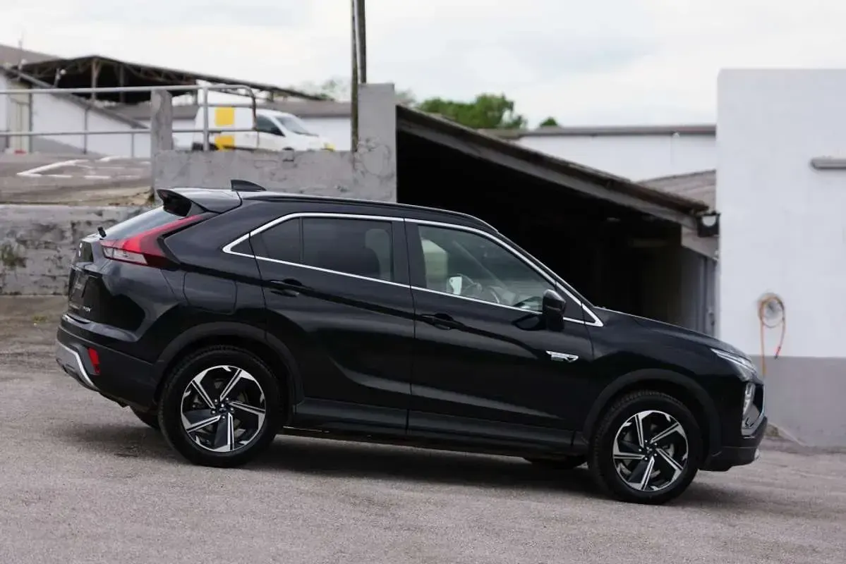 Usado Mitsubishi Eclipse Cross 188 CV (138 kW) 2023 Negro SUV