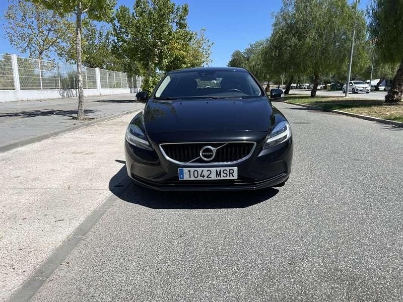 Usado Volvo V40 Momentum 120 CV (88 kW) 2018 Negro Familiar
