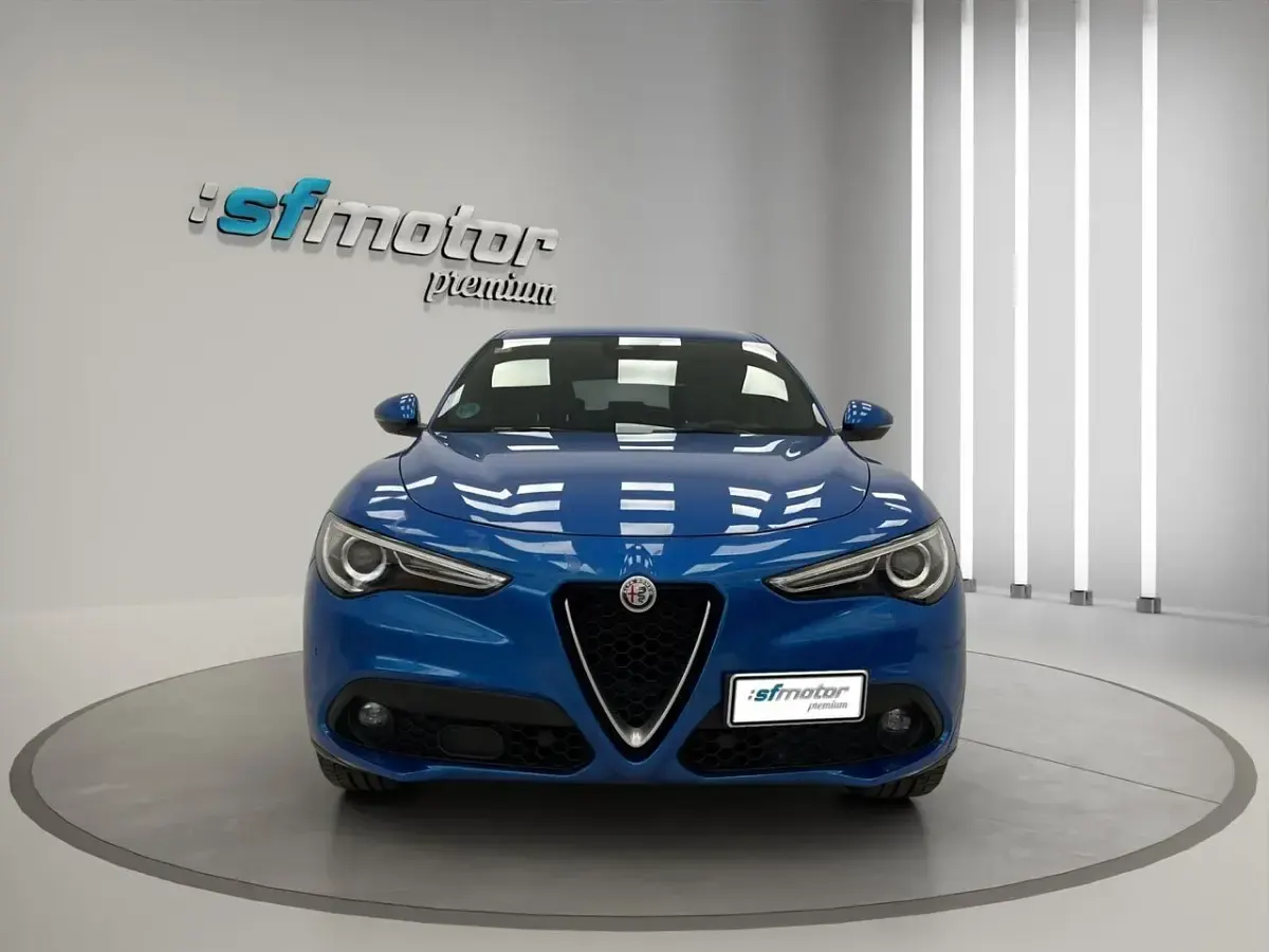 Usado Alfa Romeo Stelvio Executive 209 CV (153 kW) 2019 Azul metalizado SUV