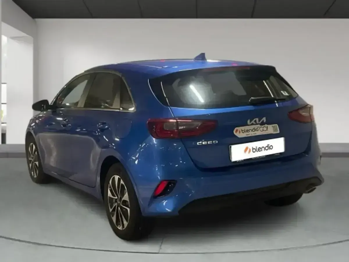 Usado Kia Ceed 120 CV (88 kW) 2022 Azul Utilitario