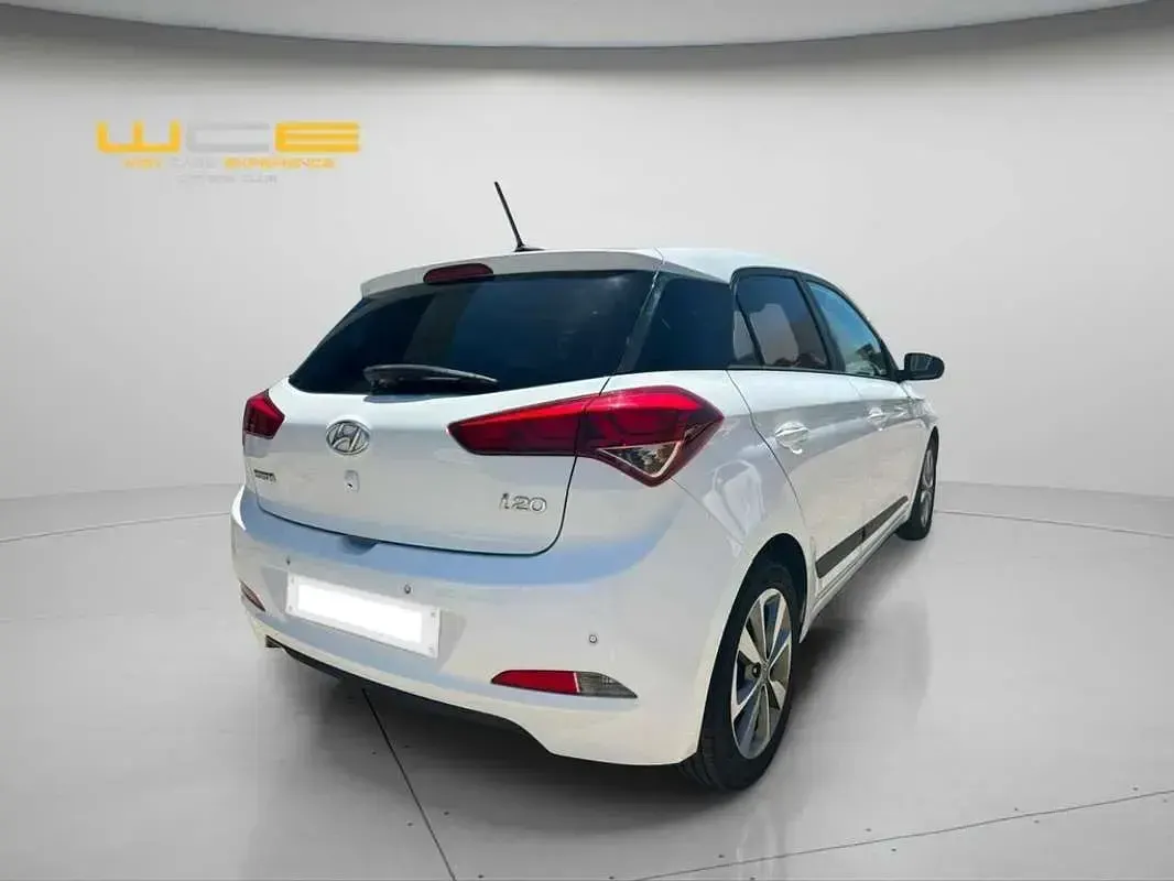 Usado Hyundai i20 90 CV (66 kW) 2018 Blanco Utilitario