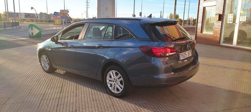 Usado Opel Astra Business 136 CV (100 kW) 2017 Azul Familiar