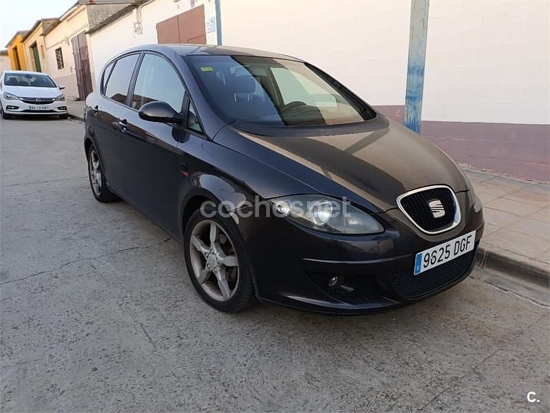 Usado Seat Toledo Sport 105 CV (77 kW) 2006 Negro Utilitario