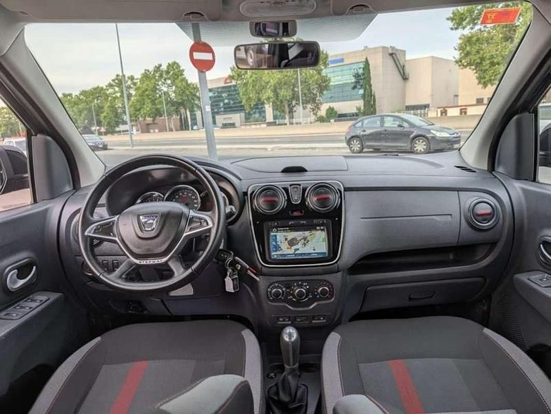 Usado Dacia Lodgy Comfort 131 CV (96 kW) 2019 Gris Monovolumen