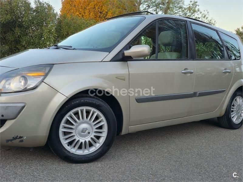Usado Renault Grand Scénic II Privilege 130 CV (95 kW) 2007 Beige Monovolumen