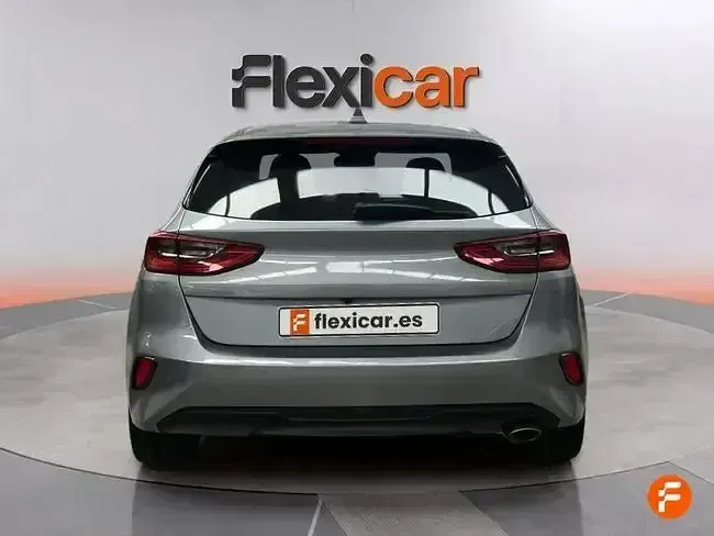 Usado Kia Ceed 120 CV (88 kW) 2021 Gris Utilitario