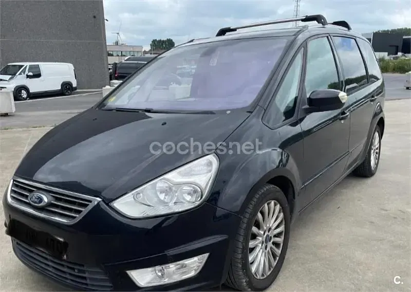Usado Ford Galaxy Trend 140 CV (102 kW) 2013 Negro Monovolumen