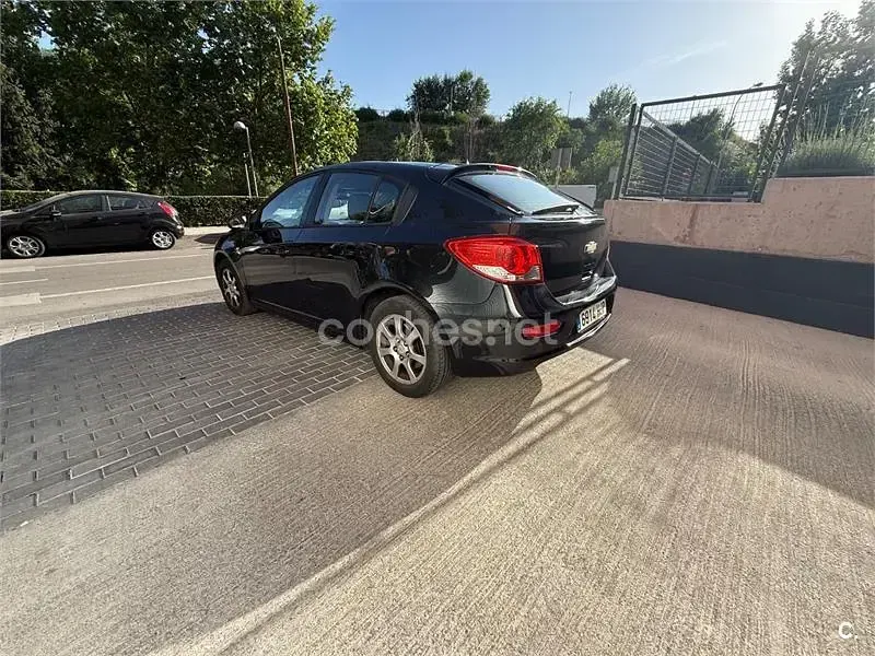 Usado Chevrolet Cruze LT 163 CV (119 kW) 2012 Negro Berlina