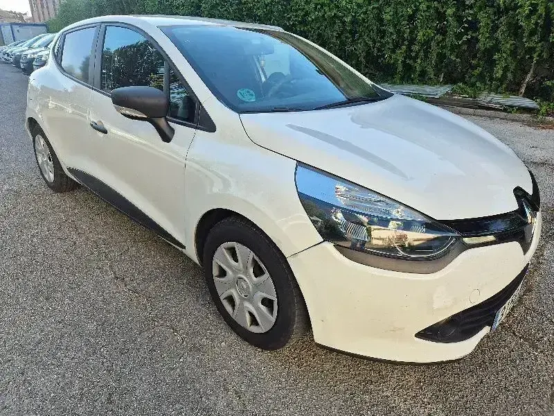 Usado Renault Clio 75 CV (55 kW) 2016 Blanco Utilitario