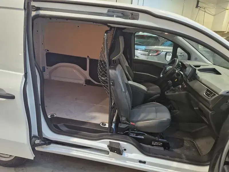 Usado Renault Kangoo 95 CV (69 kW) 2023 Blanco Monovolumen
