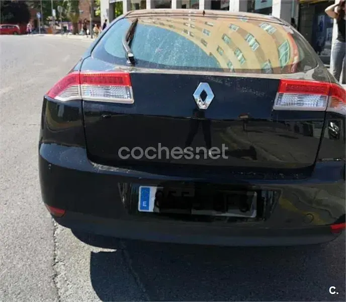 Usado Renault Laguna III Authentique 130 CV (95 kW) 2008 Negro Berlina