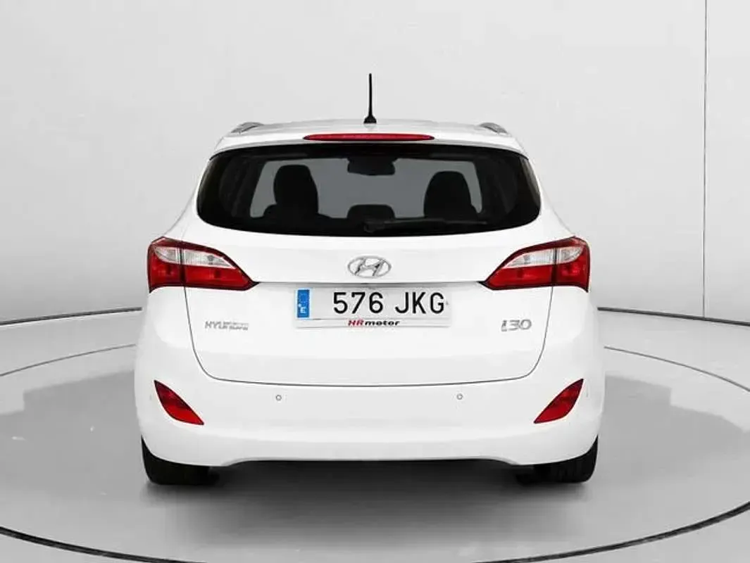 Usado Hyundai i30 110 CV (80 kW) 2015 Blanco Familiar