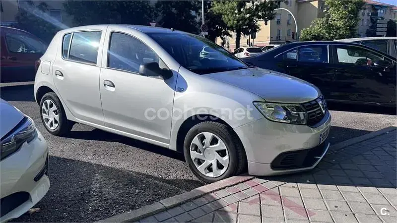 Usado Dacia Sandero Lauréate 75 CV (55 kW) 2017 Gris / plata Berlina